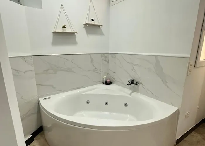 アパート Flat With Jacuzzi In *