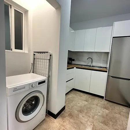 Apartman Flat With Jacuzzi In