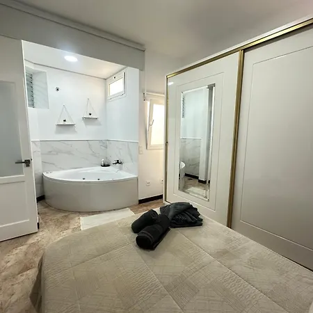 Flat With Jacuzzi In アグイメス